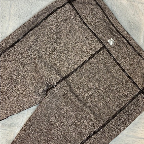 Victoria’s Secret Knockout Crop leggings size S - Picture 7 of 8